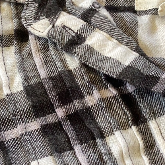 American eagle, jegging fit plaid black/white top, L - Picture 3 of 5